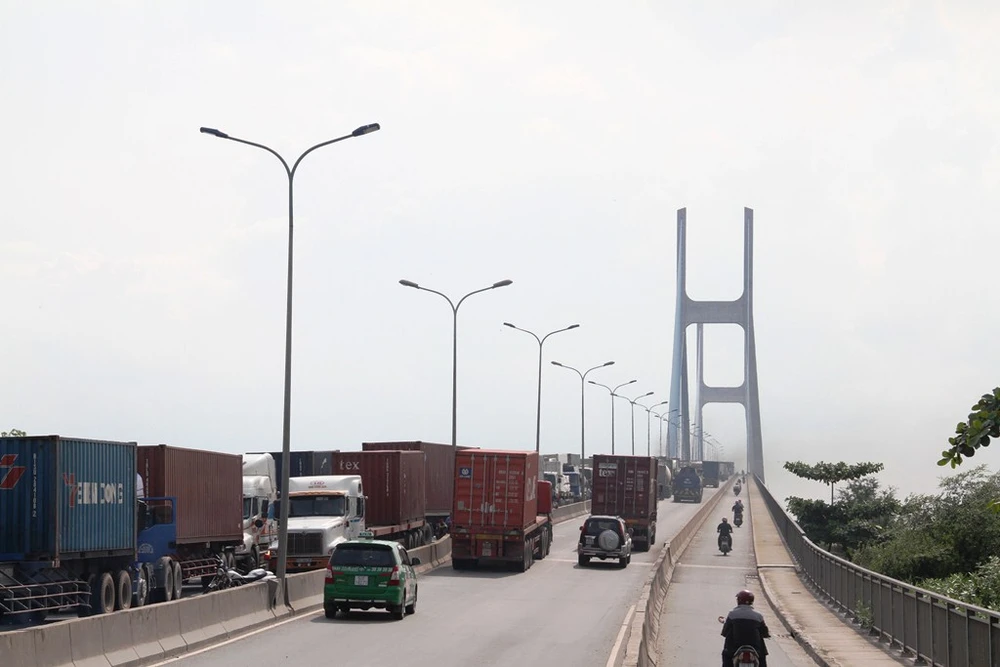 Đến 15 giờ chiều cùng ngày, hiện trường vẫn đang được giải quyết. 